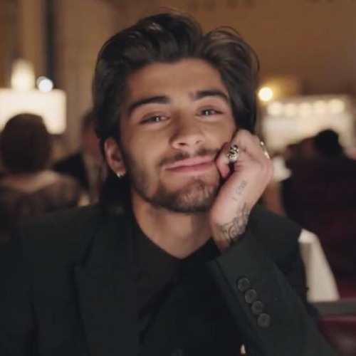 Imagine going on a date with Zayn after he’s been on tour for awhile and he looks at you like 