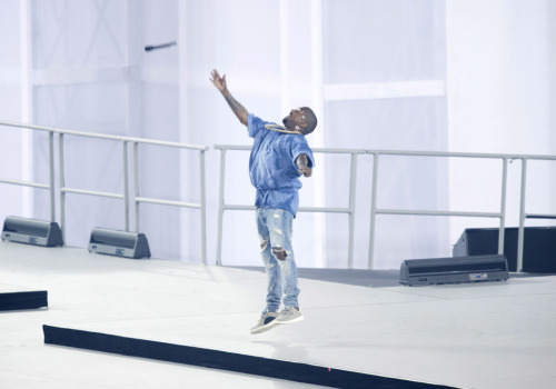 Kanye West closes out Pan Am Games — until faulty microphone doesn’t let him finishWelcomed with a h