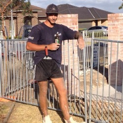 tradies2000:  Typical hot brickie. Two tools