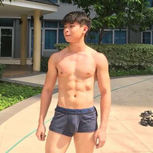 gayb0y92: I need his name, his contact, his dick and i need him on top of me Saw him before at cck..