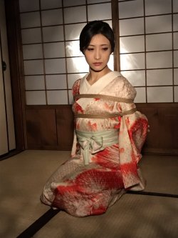 japanesebdsmofficial:  Shibari&amp;Photo Naka AkiraModel Hana Kano