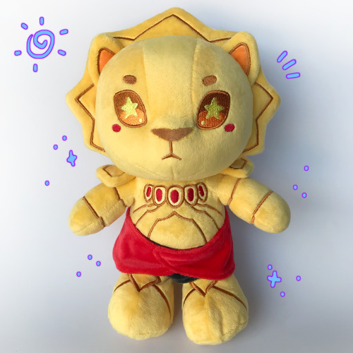i’ve been working on a plush inspired by dragon slayer ornstein from dark souls! preorders are open 