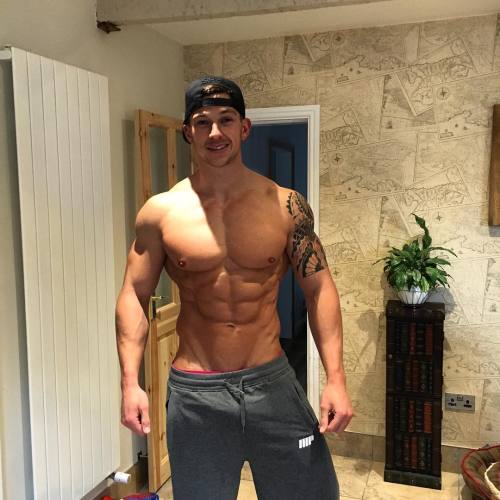 lumbrjax:  Instagram user @craigmortonfitness http://ift.tt/1Sjetik 