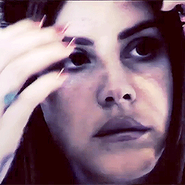 missdelrey: We both know that it’s not fashionable to love me,But you don’t go