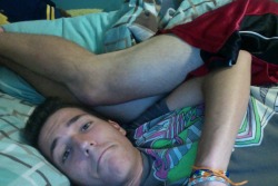 zackisontumblr:  zackisontumblr:  i got bored and starting taking pictures and this one kinda looks like im cuddling with my own legs and now i cant stop laughing  and here come the questions…  