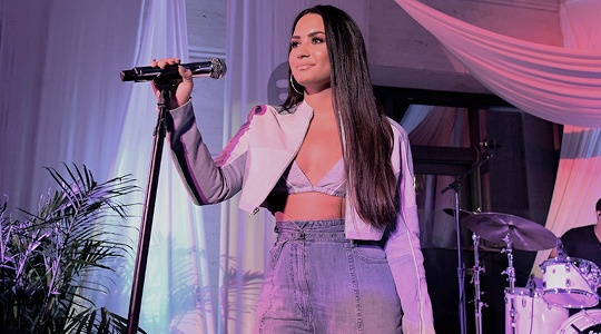 demetralovato:  MY POOR LOVATIC HEART.  Her glo up is so real tho.
