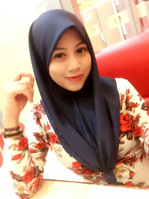 nurulshaerra26:Umiey awek Terengganu Kopek Besor.. Puashati dapat main dngn diaCALL 019-391-1060 (UM