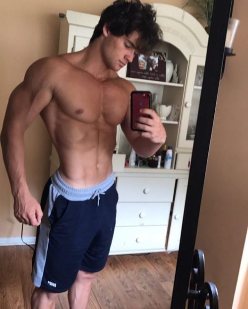 uncensoredpleasure: Meet your boyfriend’s new personal trainer….take a close look at his body, cuck.