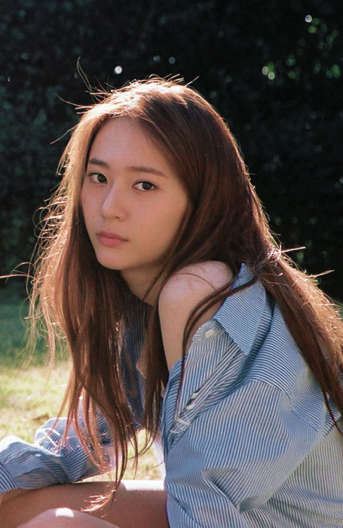 nayeoh:4 walls: krystal