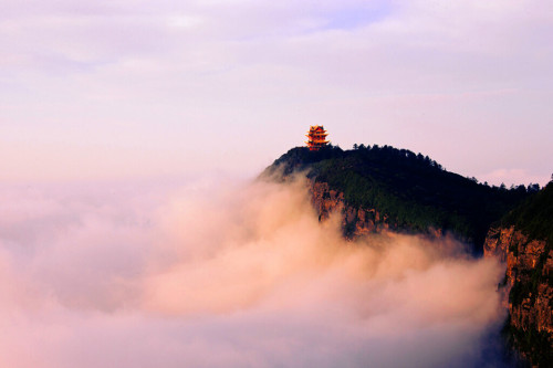 Cloud Sea on Mount E‘mei, Sichuan, China.  There are two famous site for viewing the cloud sea, one 