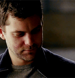 lokispants:  → one gifset per episode of Fringe - 1x05 