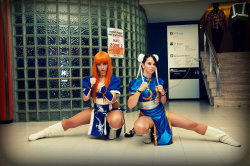 ratemycosplaynet:  The dynamic duo of Chun-Li and Kasumi brought to us by 2girls1player.deviantart.com. #cosplay #videogames http://2girls1player.deviantart.com/http://ichigo-kuro.deviantart.com/ (Chun-Li)http://multifluffyness.deviantart.com/ (Kasumi)