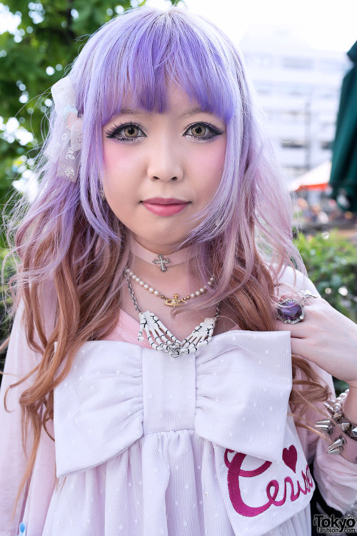 Moko w/ super cute Cerise bow dress & lavender hair on the street in Harajuku. She’s from 