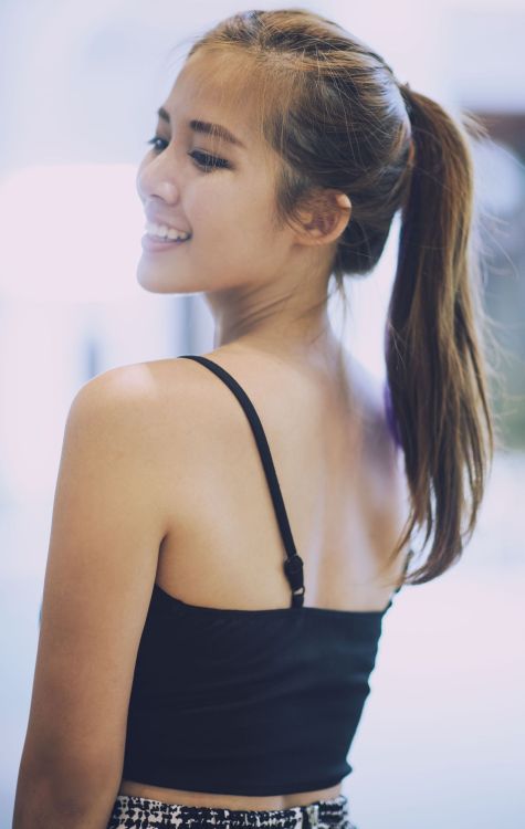 yellowsweethoney: sgrubking: featuring my favourite girl elaine. do you guys want to see more of her