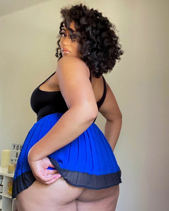 thicknessdeluxe:  tellietime:Lil lady blue 💙 The Plump Pleasures Series…