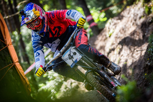 freshlabvisual:  Rachel Atherton and Loic Bruni are your new World Champions! Photos by Rick Schuber