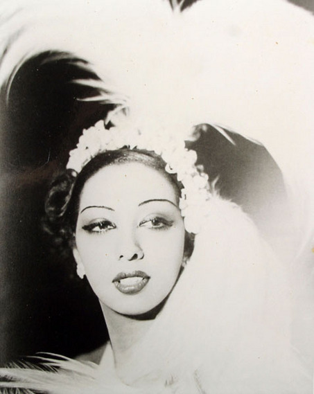 melanaholic:  I wasn’t really naked. I simply didn’t have any clothes on.― Josephine