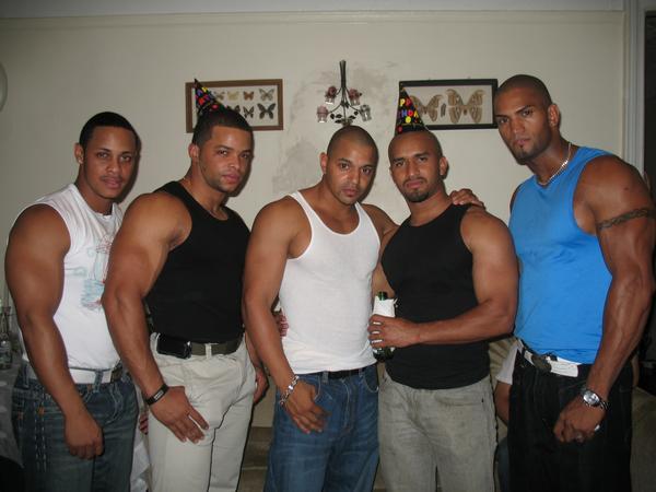 chocorriqueno:  Y you wonder why I love Dominicans….. This is part of it