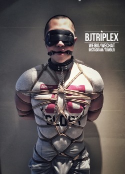 bjtriplex:Sometimes the rope seems to be part of the slave’s body. 有时候绳子就像是奴身体的一部分一样。