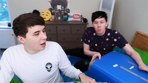 duevangogh:I can’t play Heathens on a suitcase…