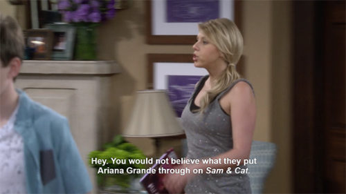 Stephanie Tanner (Jodie Sweetin) reading a Ariana Grande autobiography on Fuller House