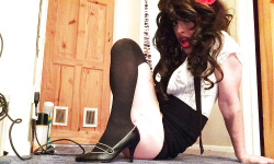 cynthiasatincrossdresser:  Me being a Sissy