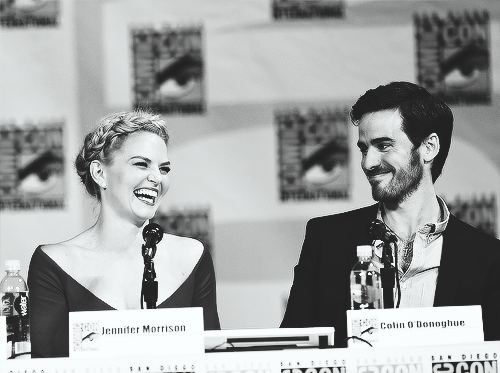 ronandhermionesource:  Guys.. this is what Captain Swan is probably gonna look like all season, Killian just admiring his beautiful Swan, and I just really can’t right now. 