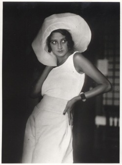 ffhum:Renee Perle by Jacques-Henri Lartigue