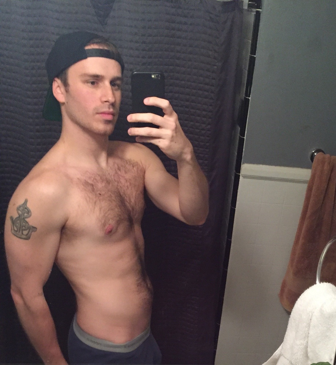 lifeofweesky: Putting in work 👊🏼  InstagrAm: @Ughitsethan