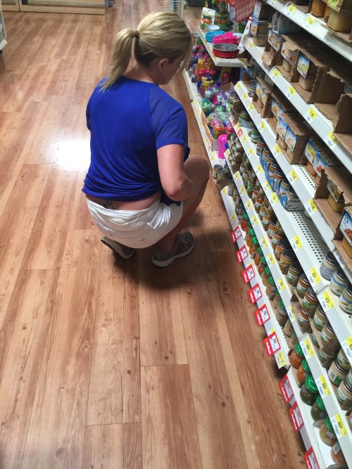daddymikesdiaperboy:  thebambinogirl:  Picking out different flavors. The baby food diet really does