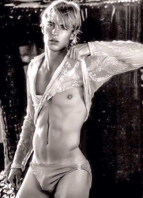 tfootielover:HOLY SHIT &lt;3 O_O