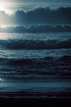 plasmatics:  Ocean Waves [via/more] By Lauren Rautenbach 