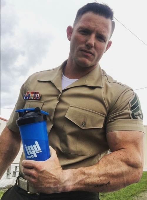 Porn Pics chettbro:  USMC “You Like My Selfies?”