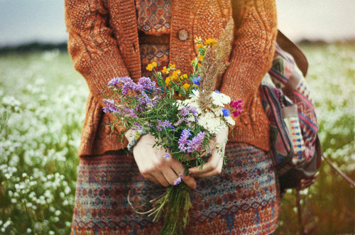 halls-of-nienna:  stay with me. by ilmari-nen