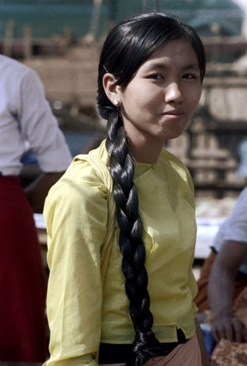 Street portrait photos of Yangon girls in the early 1970s.