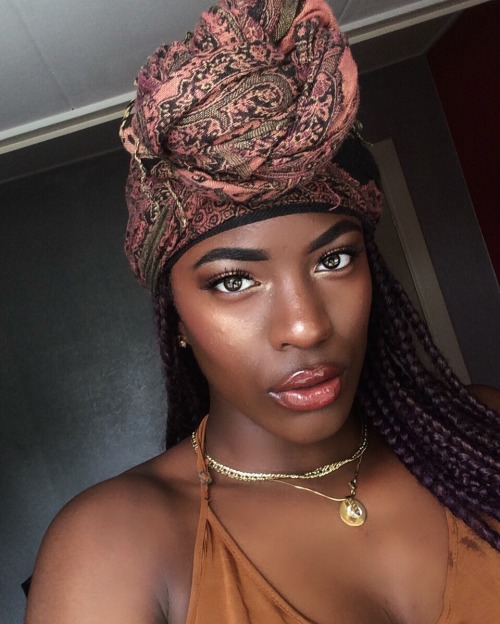 sweetvioletz:  I LOVE MY SKIN 🍫👸🏾🌞🍯