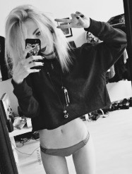 skinandboneswonderland:  She is so perfect. I’d do anything to look like her 😩