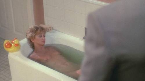 famousnakedbodies:goldie hawn