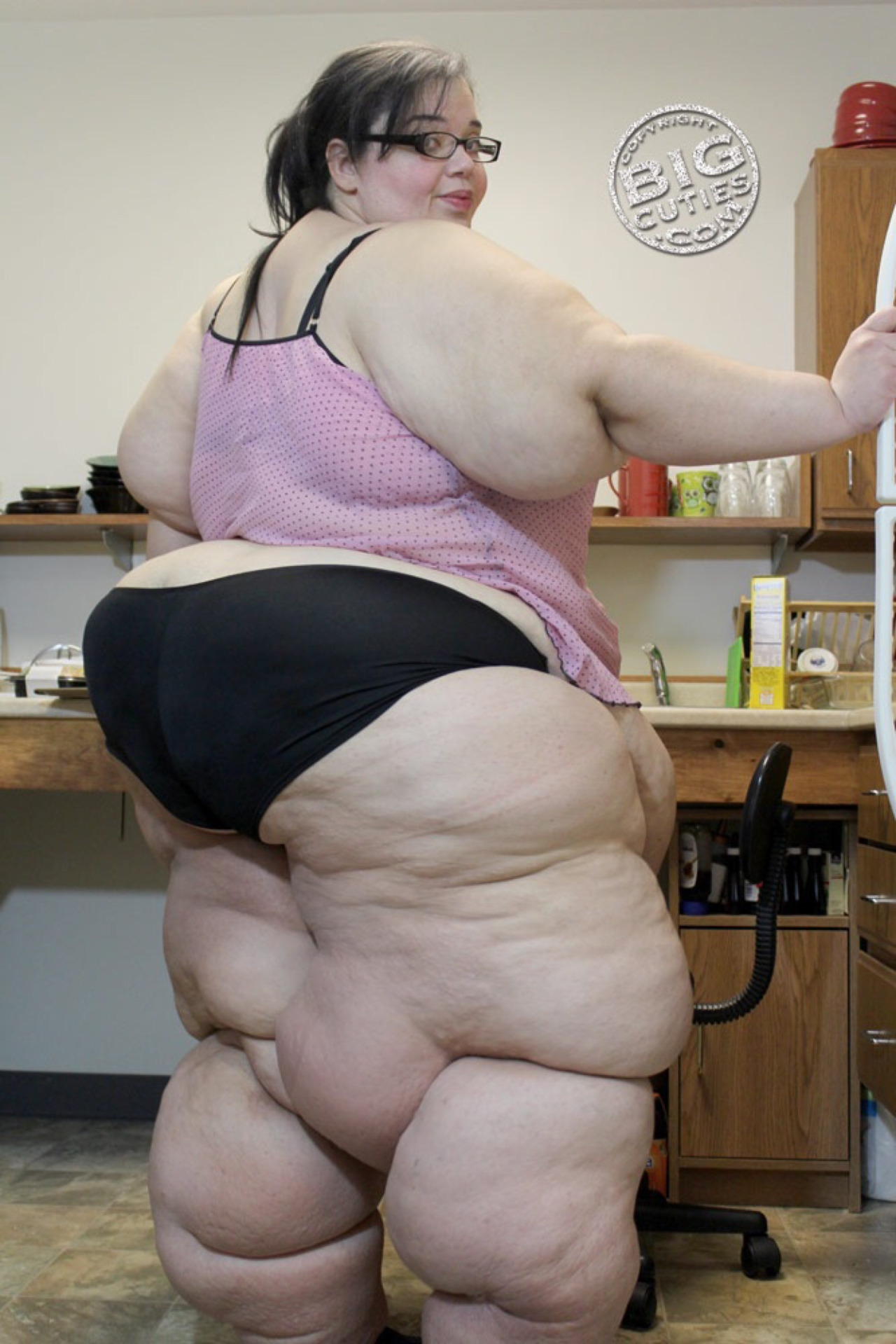 thecutewhale:  They are a special breed, these men who seek to hand feed super fat
