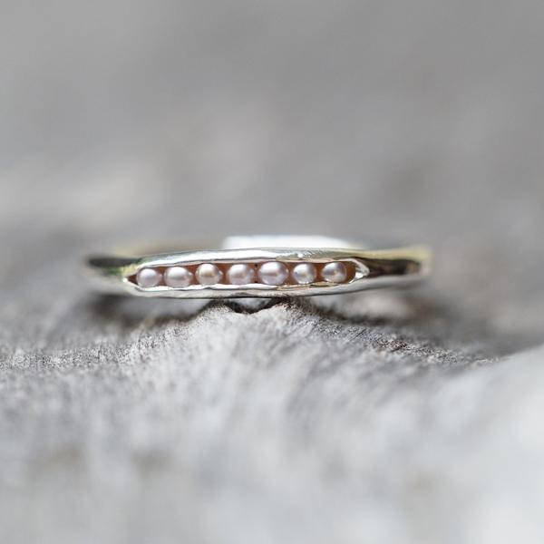 sosuperawesome:  Rings by Meri Geraldine on Etsy  See our ‘rings’ tag   Waaaaant