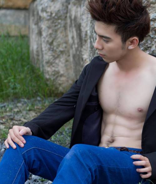 http://gaykoreandude.tumblr.com/post/109162489433