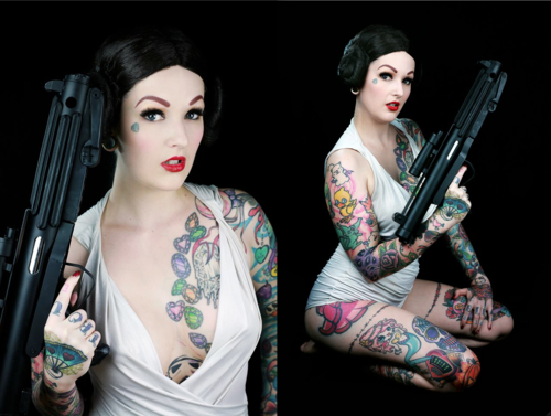 panda-face-mew:  Lizzi Valentine