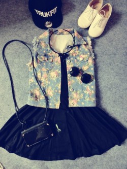 tbdressfashion:  little black dress