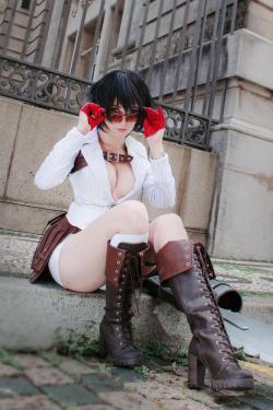 cosplaysexynerdgirls:  Lady from Devil May Cry by Giu Hellsing http://giuhellsing.storenvy.com/