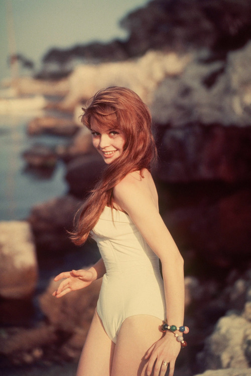 nevver:  Waiting for Bardot
