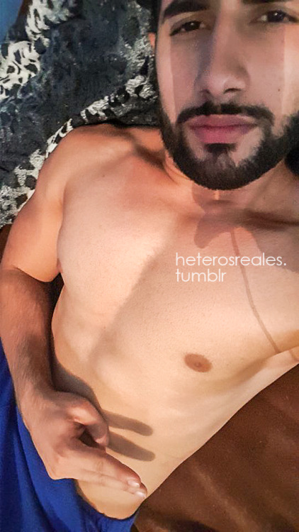 Porn heterosreales:  Alejandro, guapo macho hetero photos