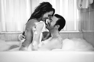 faithhopeloveanbutterflies:  seaside-secret:  Would love a bath that we could do this in.  Would love this!!