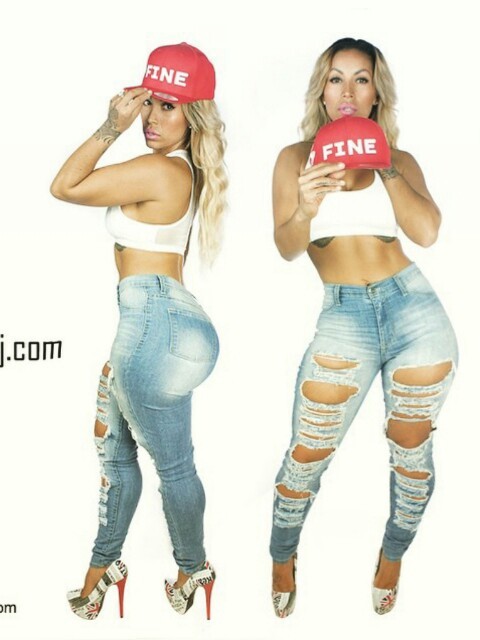 blackbootyusa:  New post on wesmcfadden http://ift.tt/1TqNPHA  SHE’S SO MOTHER FUCKIN FINE, I WOULD DRINK HER BATH WATER!