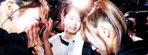 mochichan00: Takamina and grad members backstage at Takamina’s graduation concert