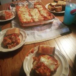 What I made for dinner last night. #lasgna #food #garlicbread #yummyinmytummy #yummy #firsttimemakingit